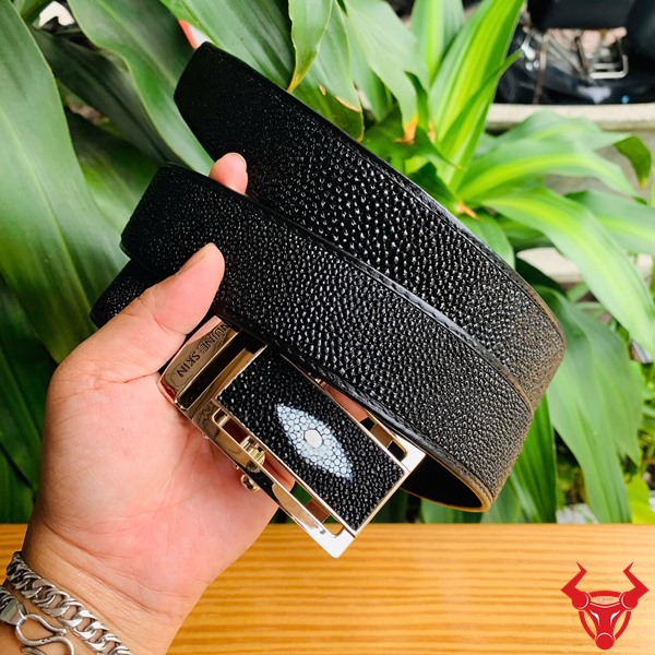 Thắt Lưng TLA17 - Phong Cách Lịch Lãm, Đẳng Cấp Và Sang Trọng Hình ảnh thắt lưng da cá đuối TLA17, chất liệu cao cấp, mang vẻ sang trọng và đẳng cấp trên tay.