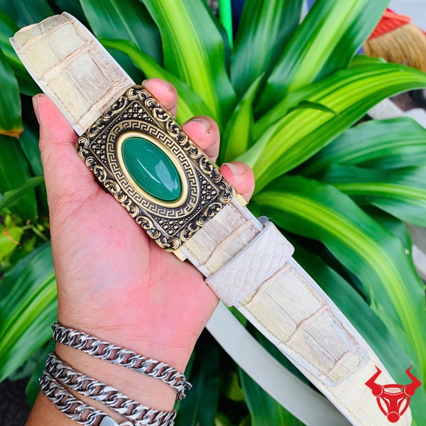 TSK952 – Thắt Lưng Khóa Ray Đồng Nguyên Khối Chạm Đá Sang Trọng Thắt lưng TSK952 da bạch tạng và khóa ray đồng cổ điển.