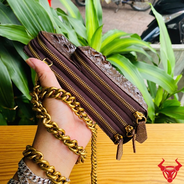 Phụ Kiện Thời Trang Unisex – Túi Da Gù Lưng Nâu Dây Xích Kim Loại Mạ Vàng – Đậm Chất Thời Trang