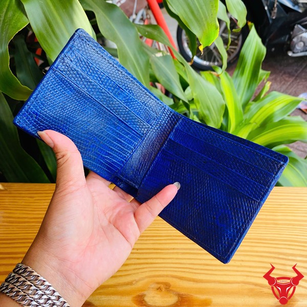 Ví 2 Mặt VCA18 - Phong Cách Cá Tính Và Đẳng Cấp Hình ảnh ví 2 mặt màu xanh đen VCA18, chất liệu da kỳ đà cao cấp, mang phong cách thời trang và cá tính.