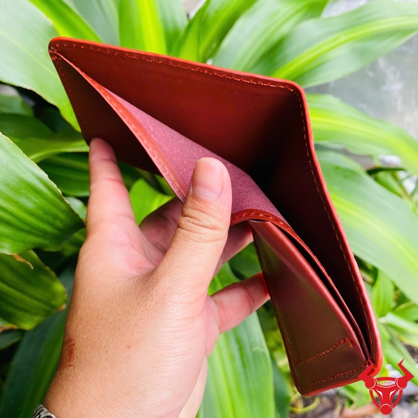 Ví da cá sấu thật kiểu sen – Tinh tế và bền đẹp Ví da cá sấu thật, kiểu ví sen nhỏ gọn, cầm tay nam tính.