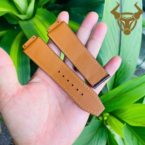 Đẳng cấp với dây đồng hồ Hublot da cá sấu kích thước 19-25-22mm Dây đồng hồ Hublot da cá sấu nâu socola thời thượng, kích thước 19-25-22mm.