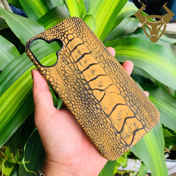 Ốp Lưng iPhone 16 Plus Da Thật Đà Điểu – Đẳng Cấp Thủ Công Ốp lưng iPhone 16 Plus bằng da chân đà điểu thật, thủ công độc bản.