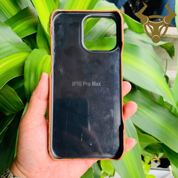 Phụ Kiện Cao Cấp iPhone 16 Pro Max – Da Chân Đà Điểu Wax Ốp lưng đà điểu gai chân iPhone 16 Pro Max – bản duy nhất.