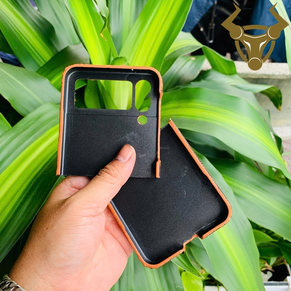 Phụ Kiện Samsung Z Flip4 Da Thật Gai Chân – Đậm Dấu Ấn Ốp Samsung Z Flip4 da đà điểu thật thời trang cao cấp.