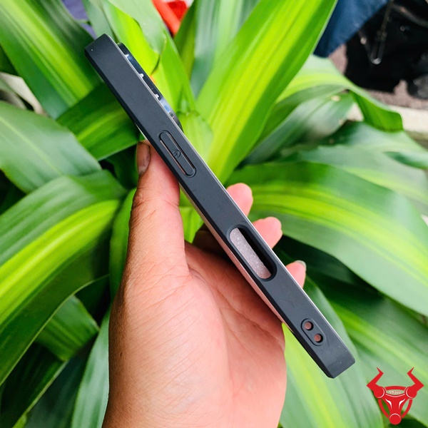 Cứng cáp Phôi Ốp Lưng Da iPhone 16Pro Ốp lưng da iPhone 16Pro với viền camera cứng cáp, dễ thiết kế.