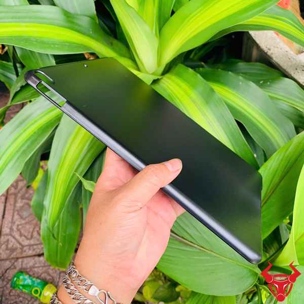 Phôi Màu Xám Trung Tính – Dễ Phối Màu Da Phôi màu xám đen tiện lợi cho ốp iPad.