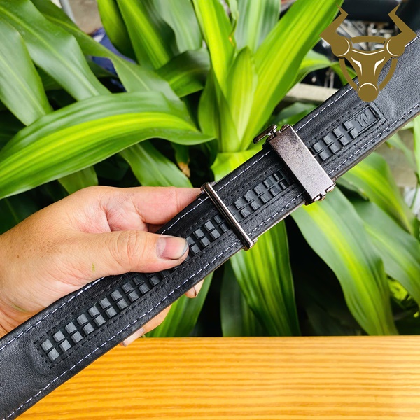 Thắt lưng da cá sấu thật – phong cách tối giản nhưng đẳng cấp Thắt lưng cá sấu màu đen bóng, khóa ray, chỉ viền thủ công