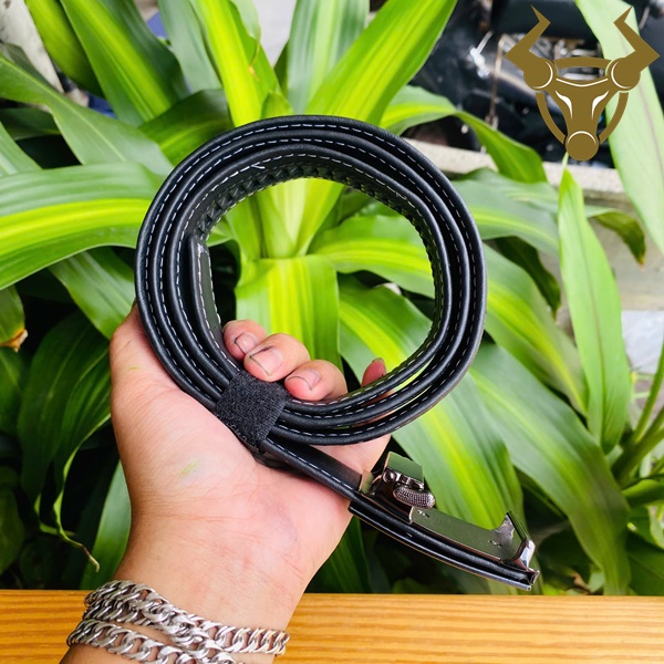 FAA9B2 – thắt lưng đen lịch lãm, viền chỉ nổi bật Thắt lưng da thật cá sấu bọc viền, màu đen chỉ trắng, khóa ray tiện lợi