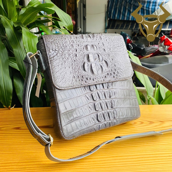 TIBA4 – túi iPad cá sấu dành cho người yêu phong cách tối giản Túi xách iPad da cá sấu gù màu xám – chất liệu thật, màu sắc cá tính