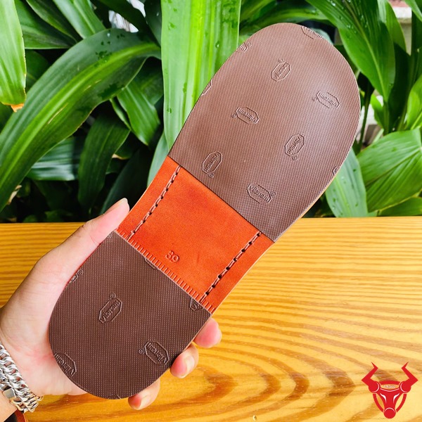 Dép DJA8 Nâu Bò – Thời Trang Bền Đẹp Theo Thời Gian Dép chữ H da cá sấu DJA8, phong cách và bền bỉ.