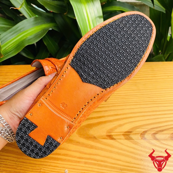Giày Lười Vàng Cam Da Cá Sấu – Bước Chân Của Sự Tự Tin Giày nam sang trọng tiện dụng.