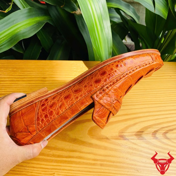 Giày Lười Da Cá Sấu Vàng Cam – Khẳng Định Gu Thẩm Mỹ Đỉnh Cao Giày nam thời trang đẳng cấp.
