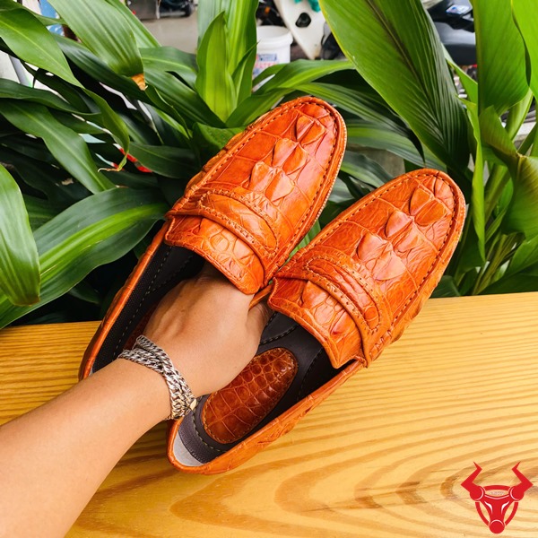 Giày Lười Da Cá Sấu Vàng Cam – Đẳng Cấp Phái Mạnh Giày lười nam sang trọng.