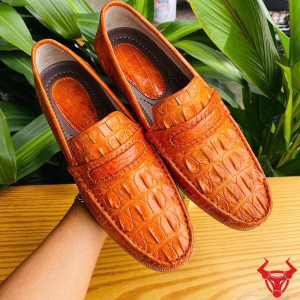 Giày Tây Vàng Cam Da Cá Sấu – Sự Lựa Chọn Của Đẳng Cấp Giày tây da cá sấu sang trọng.