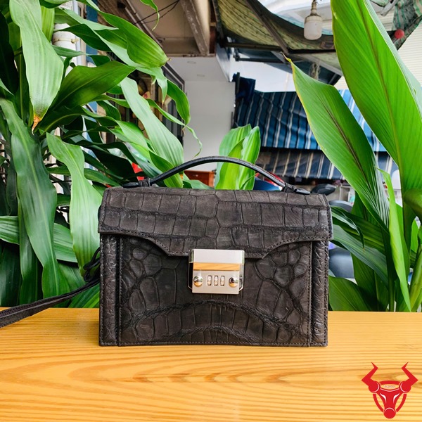 Clutch Da Cá Sấu Nubuck TTL04 – Thời Trang Và An Toàn Túi clutch da cá sấu nubuck cao cấp TTL04 dành cho nam.
