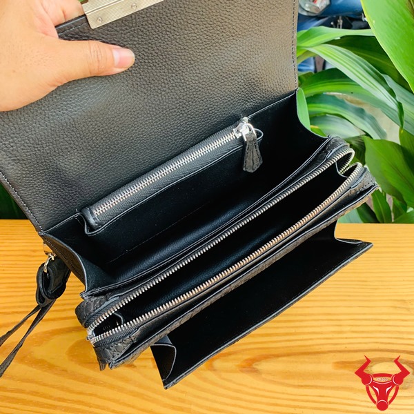 Clutch Da Cá Sấu Nubuck TTL04 – Đẳng Cấp Và An Toàn Túi clutch TTL04 da cá sấu nubuck đẳng cấp, tinh tế.