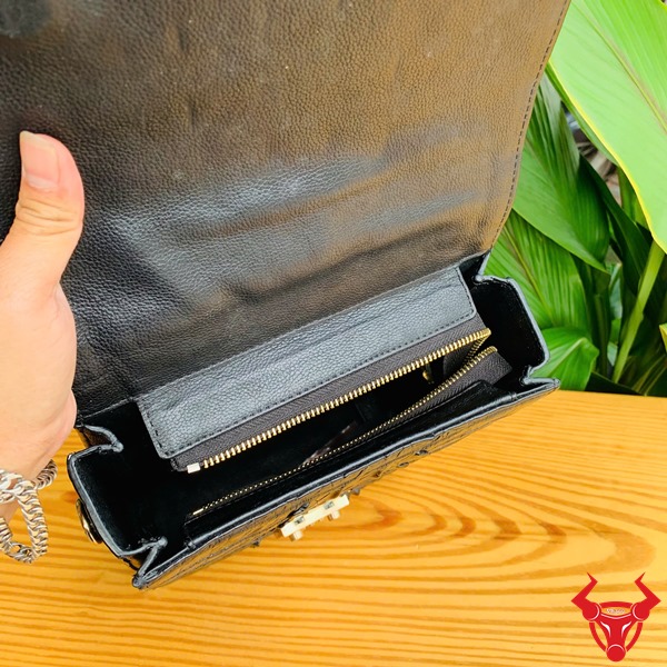 Túi Đeo Chéo Nam Da Cá Sấu Gù Cao Cấp Đẳng Cấp Túi da cá sấu gù nam bền bỉ.