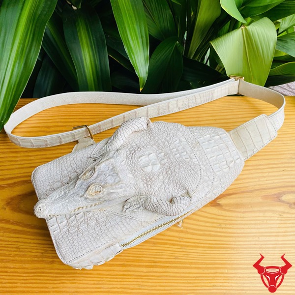 Túi Cá Sấu Bạch Tạng – Đỉnh Cao Thời Trang Túi thời trang da cá sấu bạch tạng nguyên con.