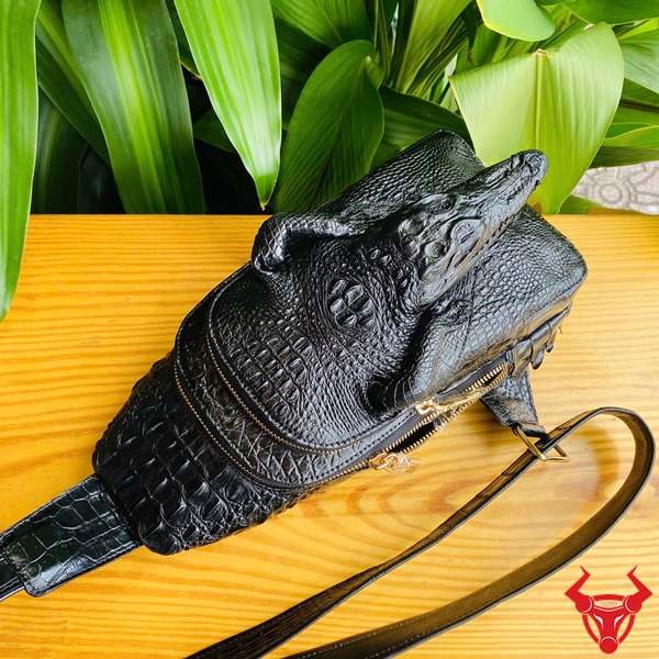 Túi Da Cá Sấu Nguyên Con Màu Đen – Sang Trọng & Khác Biệt Túi ngực cá sấu nguyên con đen – Cá tính nam đẳng cấp.