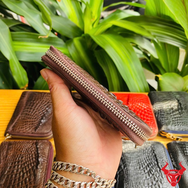 Ví Mini Cá Sấu – Chất Liệu Cao Cấp, Thiết Kế Thời Trang Ví mini da cá sấu màu nâu đất với thiết kế thời thượng