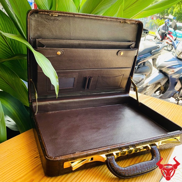 Cặp Táp Da Cá Sấu Gù Khóa Số Sang Trọng Tinh Tế Cặp táp sang trọng da cá sấu gù tinh tế