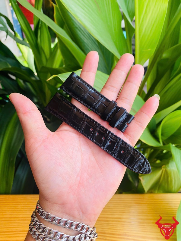 Dây Da Cá Sấu Tự Nhiên Size 22-18mm Màu Đen Dây da cá sấu size 22-18mm màu đen sang trọng.