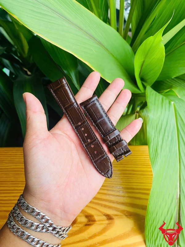 Dây Da Cá Sấu Size 22-18mm Màu Nâu Đất Sang Trọng Dây đồng hồ da cá sấu nâu đất size 22-18mm tinh xảo.