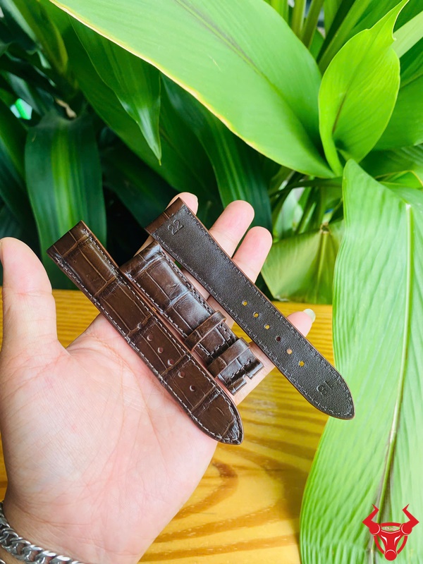 Dây Đồng Hồ Da Cá Sấu Nâu Đất Size 22-18mm Cao Cấp Lịch Lãm Dây đồng hồ da cá sấu size 22-18mm màu nâu đất cao cấp.