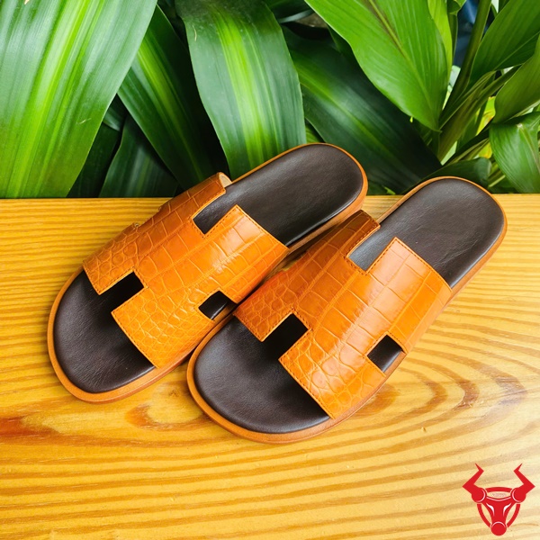 Dép Da Cá Sấu DJA8 – Thời Trang Tối Giản Đẳng Cấp Dép chữ H cao cấp da cá sấu màu nâu bò sáng.