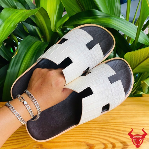 Dép Nam DJA8 Size 42 – Sang Trọng Từ Da Cá Sấu Bạch Tạng Dép nam da cá sấu bạch tạng DJA8 size 42 cao cấp.