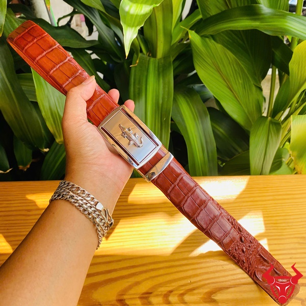 Thắt Lưng Nam Da Cá Sấu Nâu Đỏ Cao Cấp – Sang Trọng, Lịch Lãm Thắt lưng liền da cá sấu thủ công cao cấp.