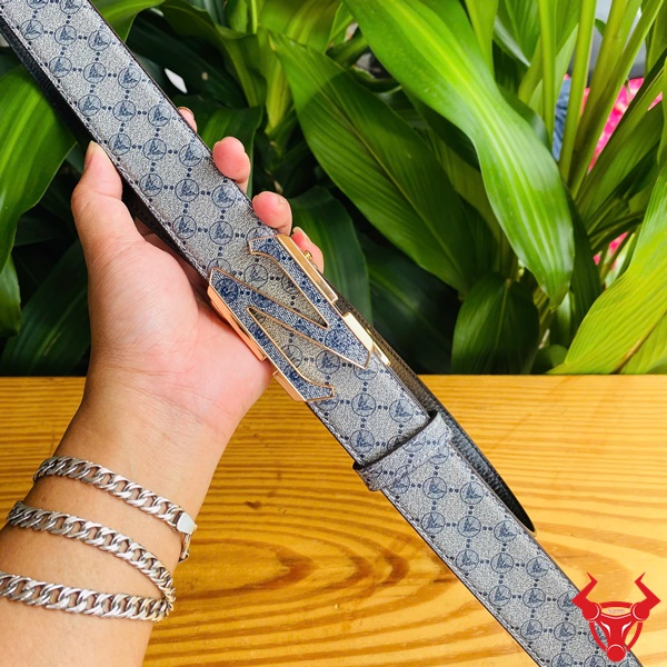 Thắt Lưng Nam Da Bò TLRN12 Màu Xám Sang Trọng Hiện Đại Thắt lưng da bò cao cấp TLRN12 màu xám, khóa ray trượt sang trọng.