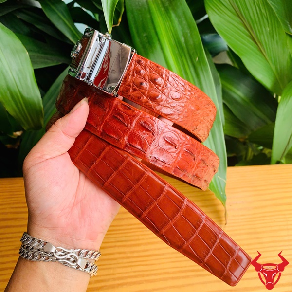 Thắt Lưng Da Cá Sấu Nối Bản 3.5cm Cho Nam Giới Thắt lưng da cá sấu nối sang trọng màu nâu đỏ.