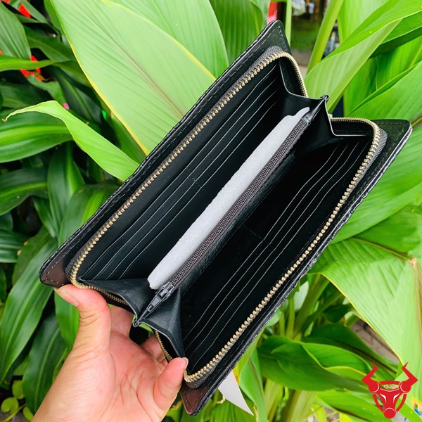 Ví Da Cá Sấu Gù BGA4 Cao Cấp – Phong Cách Quý Ông Thành Đạt Ví cầm tay da cá sấu gù cao cấp cho doanh nhân.