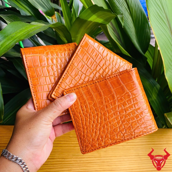 Ví Nam Da Cá Sấu Vàng Cam – Phong Cách Đẳng Cấp Ví Nam Da Cá Sấu 2 Mặt Vàng Cam cho doanh nhân thành đạt.