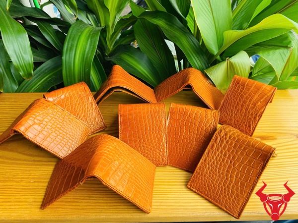 Ví Da Bụng Cá Sấu Vàng Cam 2 Mặt Sang Trọng Ví Nam Da Bụng Cá Sấu Vàng Cam lịch lãm.