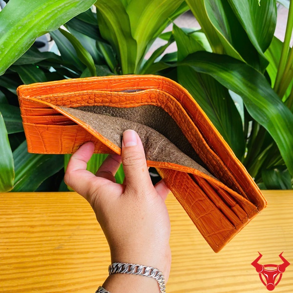 Ví Nam Da Cá Sấu Vàng Cam – Phụ Kiện Cao Cấp Đẳng Cấp Ví Nam Da Bụng Cá Sấu Vàng Cam phong thủy tài lộc.