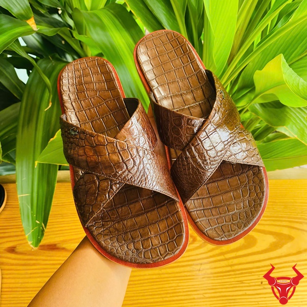 Dép Nam Da Bụng Cá Sấu Full Da Màu Nâu Sang Trọng Dép cá sấu bụng quai chéo full da size 44 màu nâu.