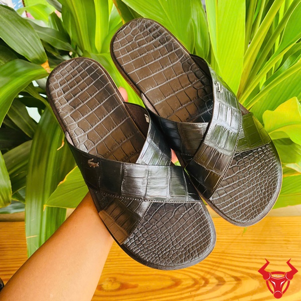 Dép Da Cá Sấu Quai Chéo Cao Cấp – Đẳng Cấp Và Tinh Tế Dép da cá sấu quai chéo da bụng full da thật, thời trang và bền bỉ.