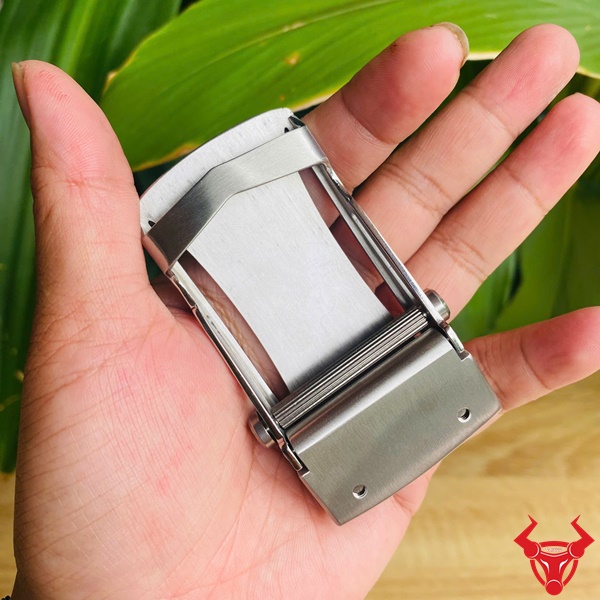 K133 – Mặt Khóa Thắt Lưng Nam Thời Trang Sang Trọng Mặt khóa thắt lưng thép dán da cá sấu K133 tinh xảo.