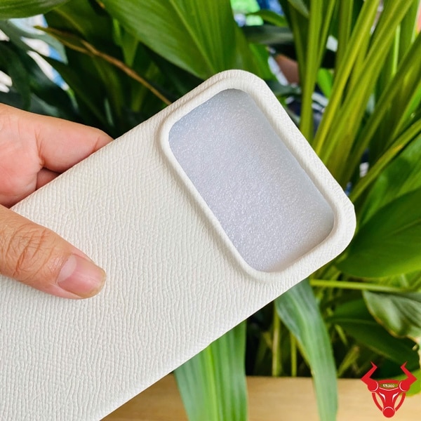 Hình ảnh ốp lưng da bò Epsom trắng thời thượng cho iPhone 17 Promax, chất liệu cao cấp.