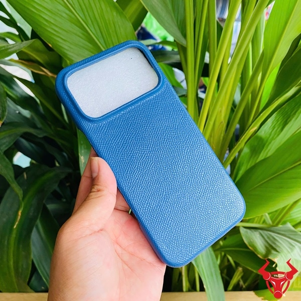 Hình ảnh ốp lưng da bò Epsom xanh đậm thời thượng cho iPhone 17 Promax, chất liệu cao cấp.