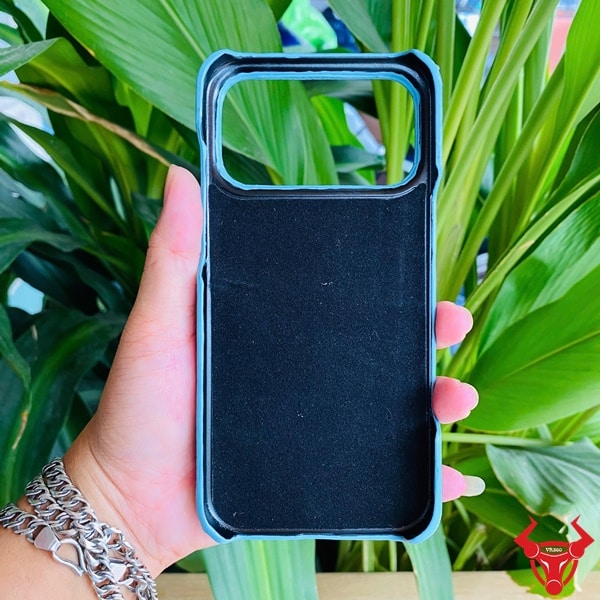 Hình ảnh ốp lưng da bò Epsom xanh nhạt sang trọng cho iPhone 17 Promax, thiết kế tinh tế.