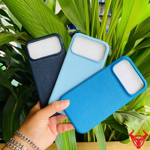 Hình ảnh ốp lưng da bò Epsom xanh nhạt thời trang cho iPhone 17 Promax, đẳng cấp cao cấp.