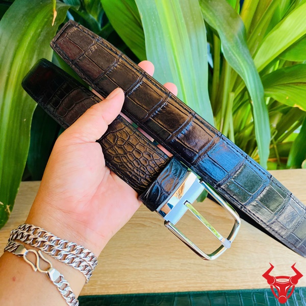 Thắt Lưng Nam Khóa Kim Đen – Mạnh Mẽ Và Nam Tính Thắt lưng nam da cá sấu màu đen khóa kim bản 3.8cm mạnh mẽ và sang trọng.