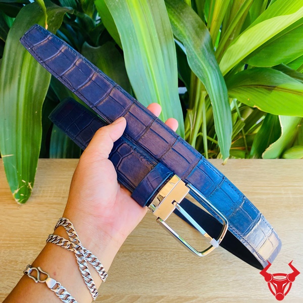 Thắt Lưng Liền Da Cá Sấu Bụng Xanh Navy Cao Cấp Thắt lưng da cá sấu bụng nguyên miếng màu xanh navy khóa kim.