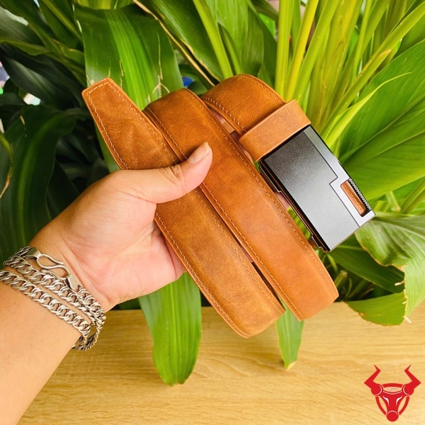 Thắt lưng TLRN13 da bò sáp thật, bền bỉ theo thời gian, phong cách tinh tế.