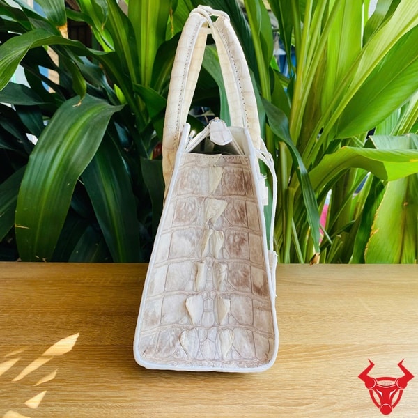 Cạnh bên túi Hermes Da Cá Sấu Bạch Tạng