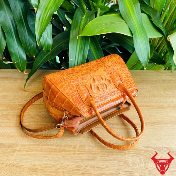 Túi Xách Nữ Da Cá Sấu Cao Cấp HM-9 Vàng Bò | Gu Thời Thượng Túi đeo chéo da cá sấu HM-9 vàng bò – thời trang và quý phái.